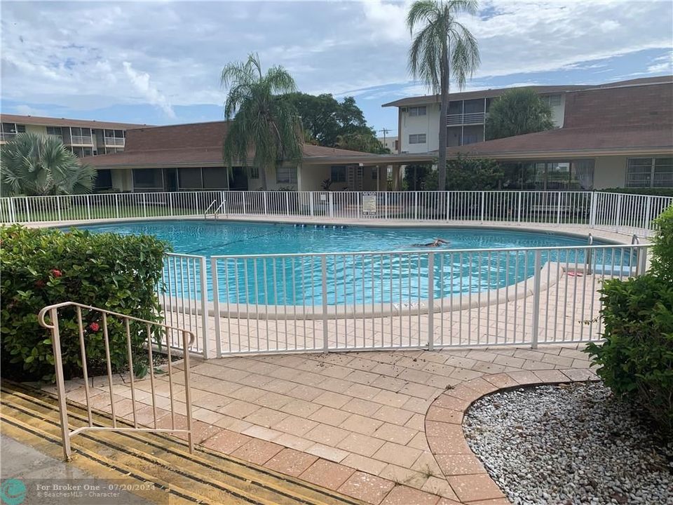 Recently Sold: $95,000 (1 beds, 1 baths, 688 Square Feet)