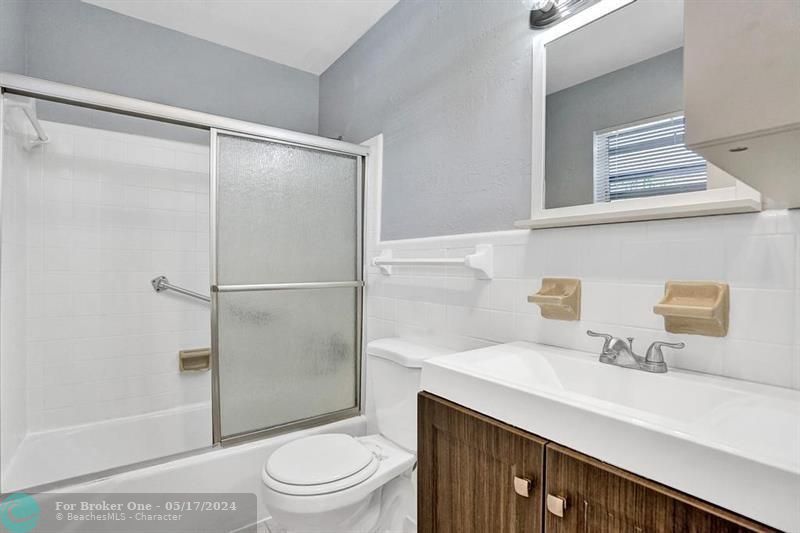 最近售出: $1,850 (1 贝兹, 1 浴室, 1412 平方英尺)