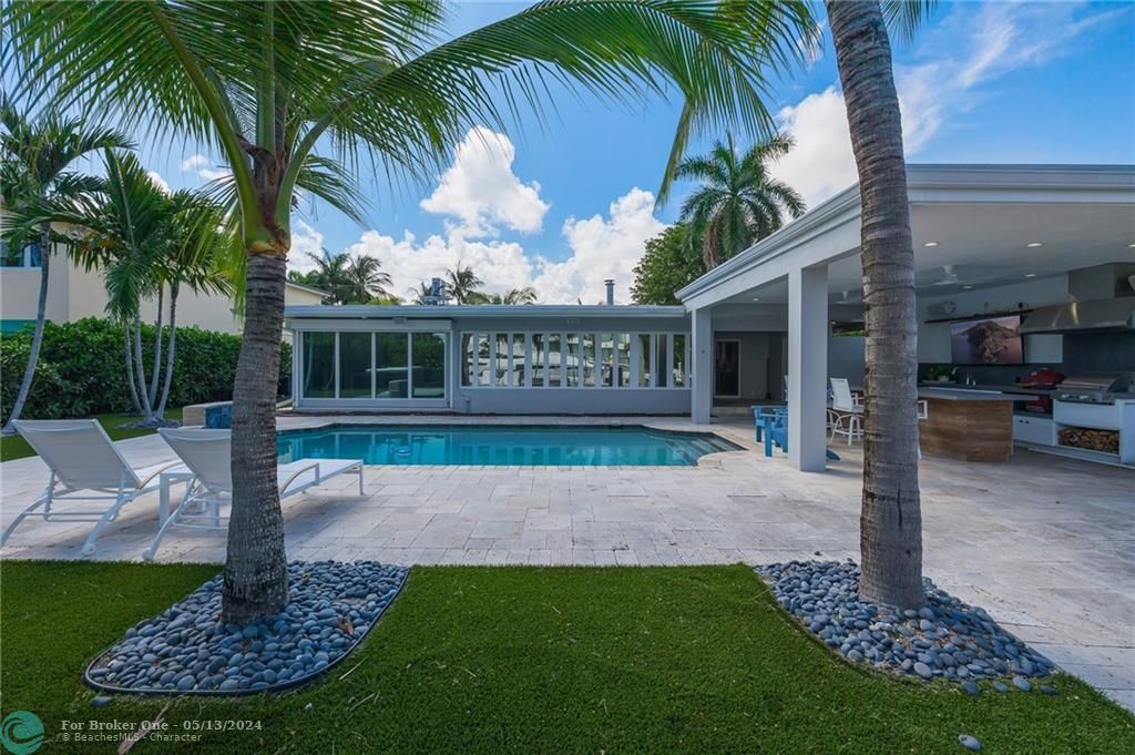 Recently Sold: $2,700,000 (3 beds, 3 baths, 2310 Square Feet)