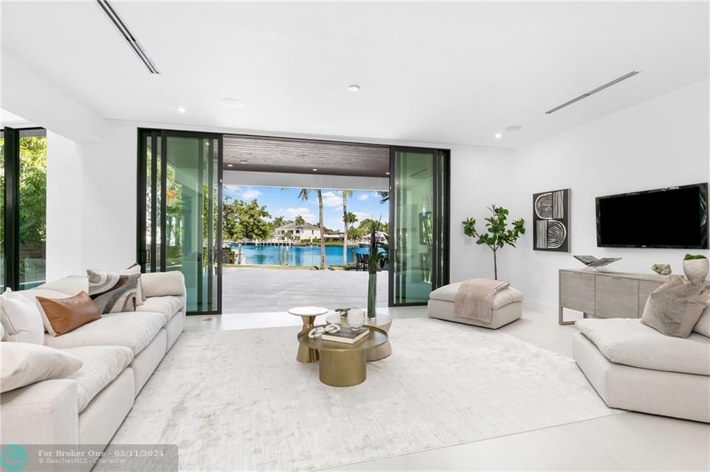 Recently Sold: $7,750,000 (6 beds, 6 baths, 7550 Square Feet)