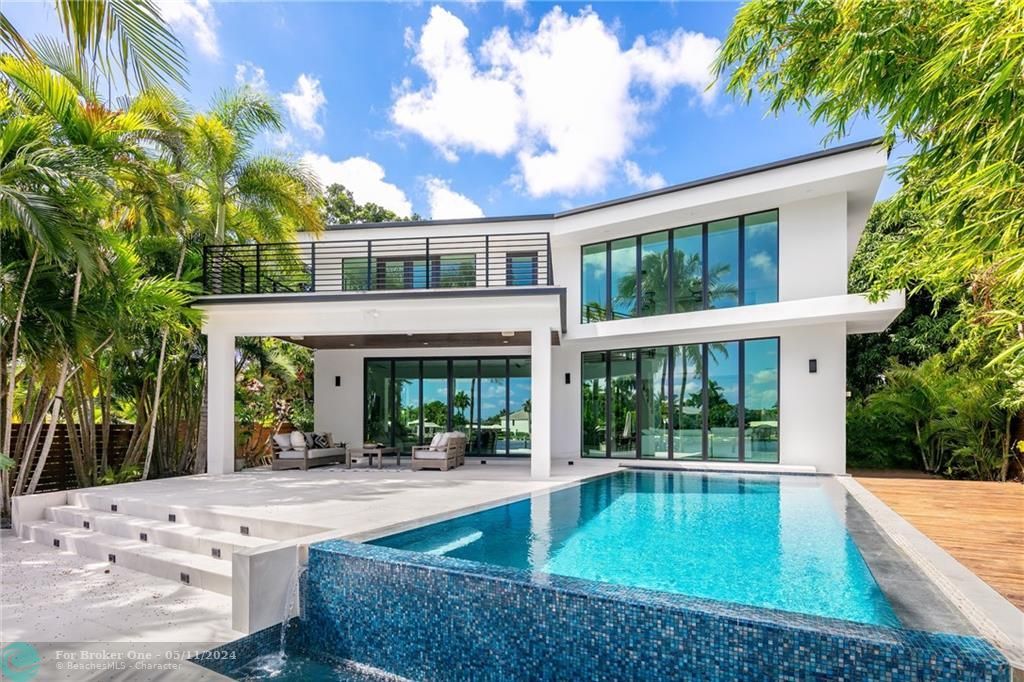 Recently Sold: $7,750,000 (6 beds, 6 baths, 7550 Square Feet)