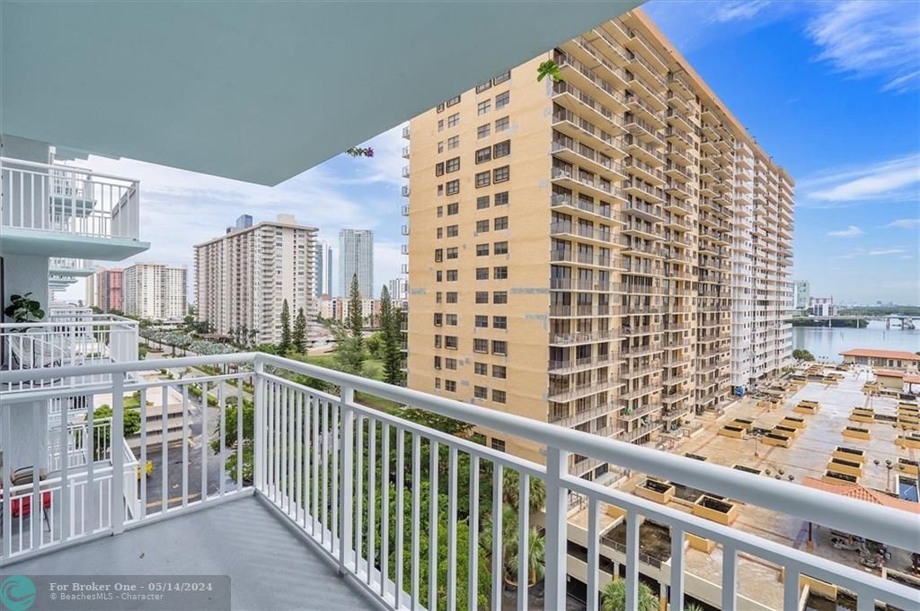 Recently Sold: $269,000 (1 beds, 1 baths, 1104 Square Feet)