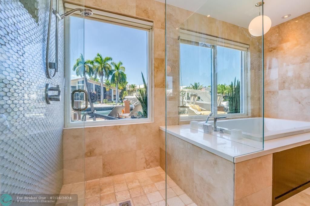 Recently Sold: $2,950,000 (4 beds, 3 baths, 2596 Square Feet)