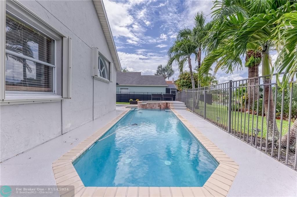 Recently Sold: $530,000 (3 beds, 2 baths, 1692 Square Feet)