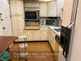 Recently Sold: $228,900 (1 beds, 1 baths, 762 Square Feet)