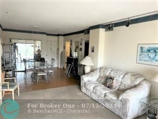 Recently Sold: $228,900 (1 beds, 1 baths, 762 Square Feet)