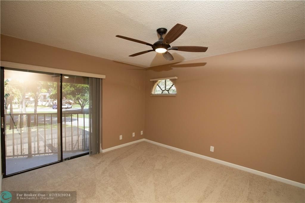 Recently Sold: $360,000 (3 beds, 3 baths, 1326 Square Feet)