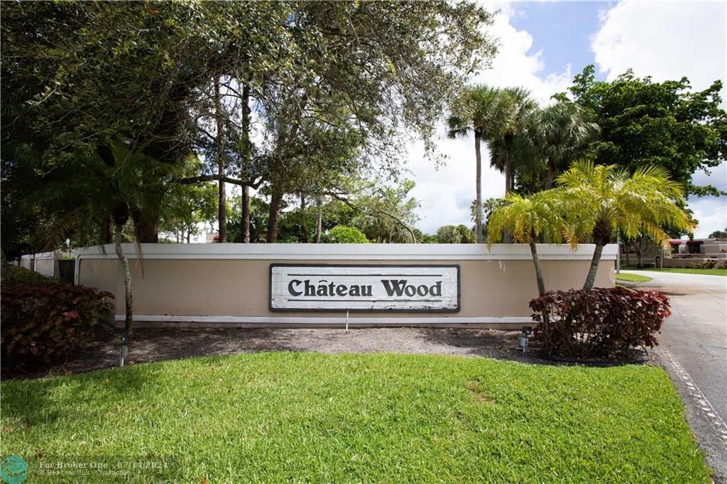 Recently Sold: $360,000 (3 beds, 3 baths, 1326 Square Feet)