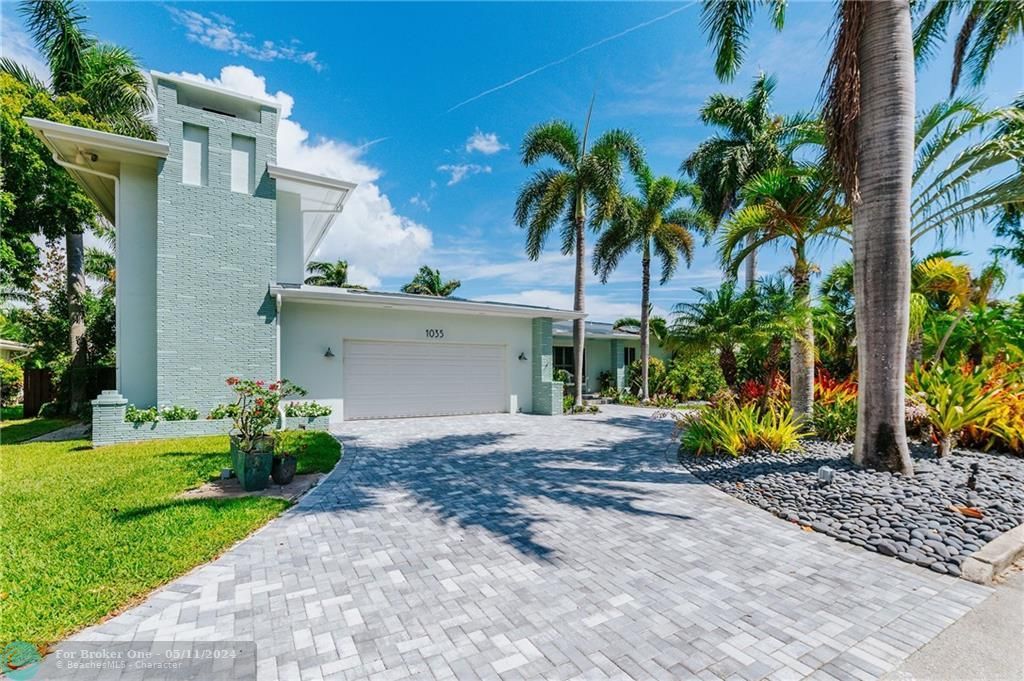 Recently Sold: $2,099,000 (5 beds, 4 baths, 4089 Square Feet)