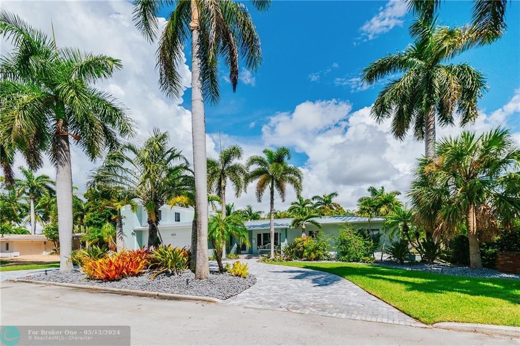 Recently Sold: $2,099,000 (5 beds, 4 baths, 4089 Square Feet)