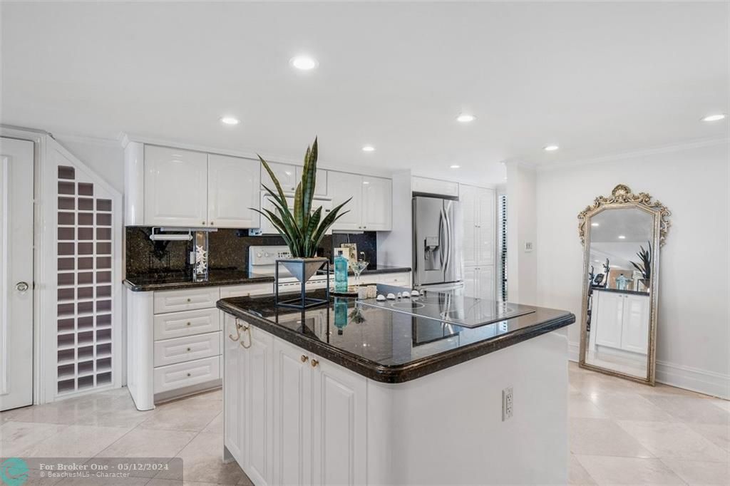 Recently Sold: $2,200,000 (3 beds, 3 baths, 2798 Square Feet)