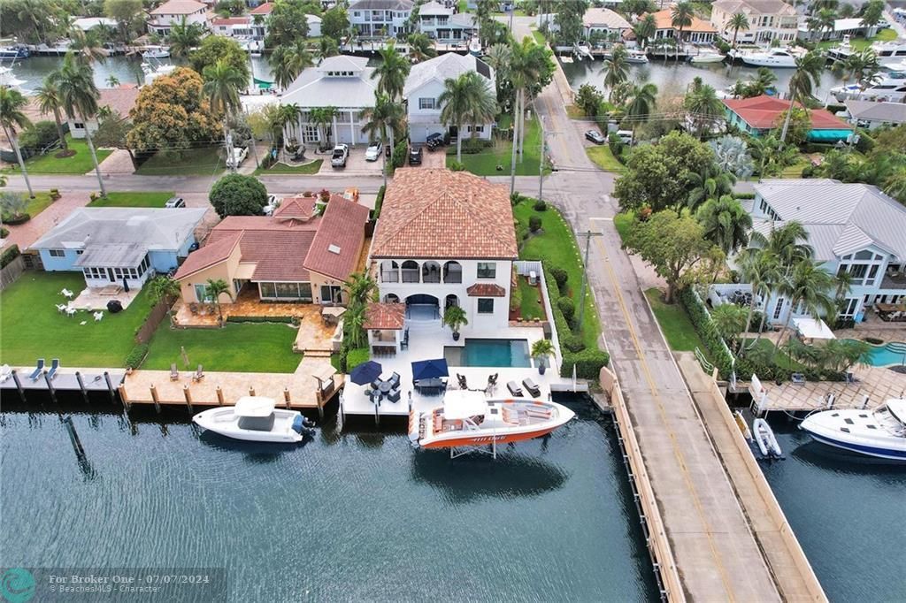 Recently Sold: $4,750,000 (4 beds, 4 baths, 3650 Square Feet)