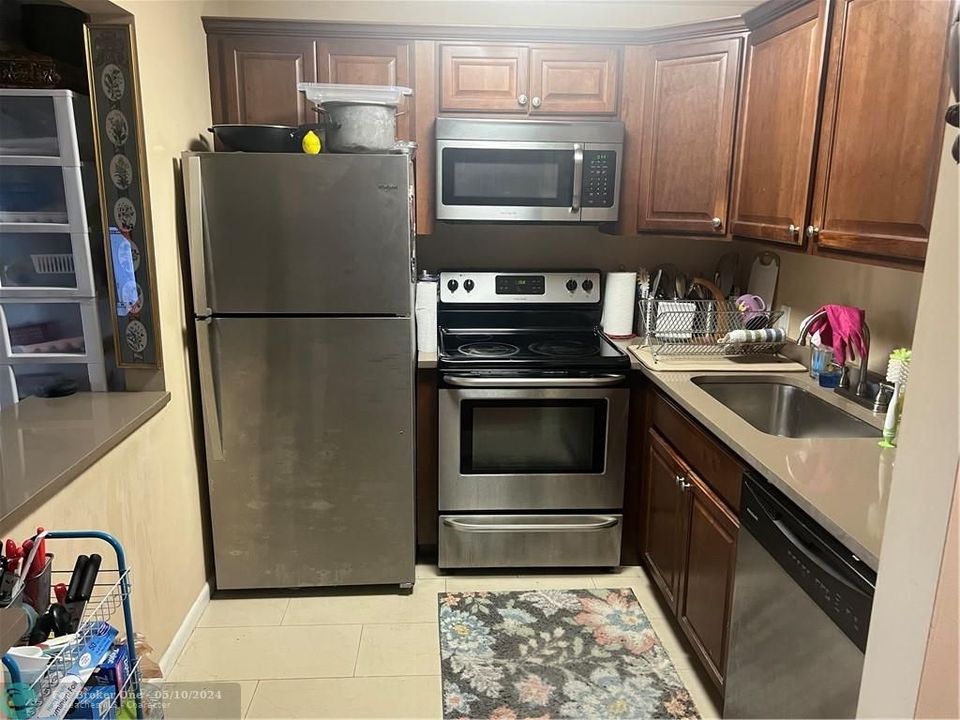 Recently Sold: $119,900 (1 beds, 1 baths, 601 Square Feet)