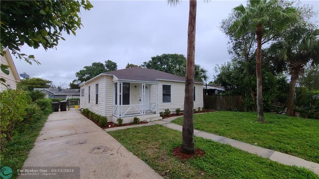 Recently Sold: $277,700 (4 beds, 2 baths, 1222 Square Feet)