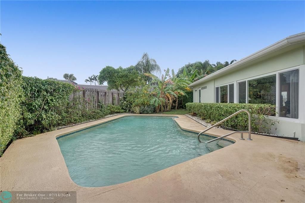 Recently Sold: $1,495,000 (3 beds, 3 baths, 2231 Square Feet)