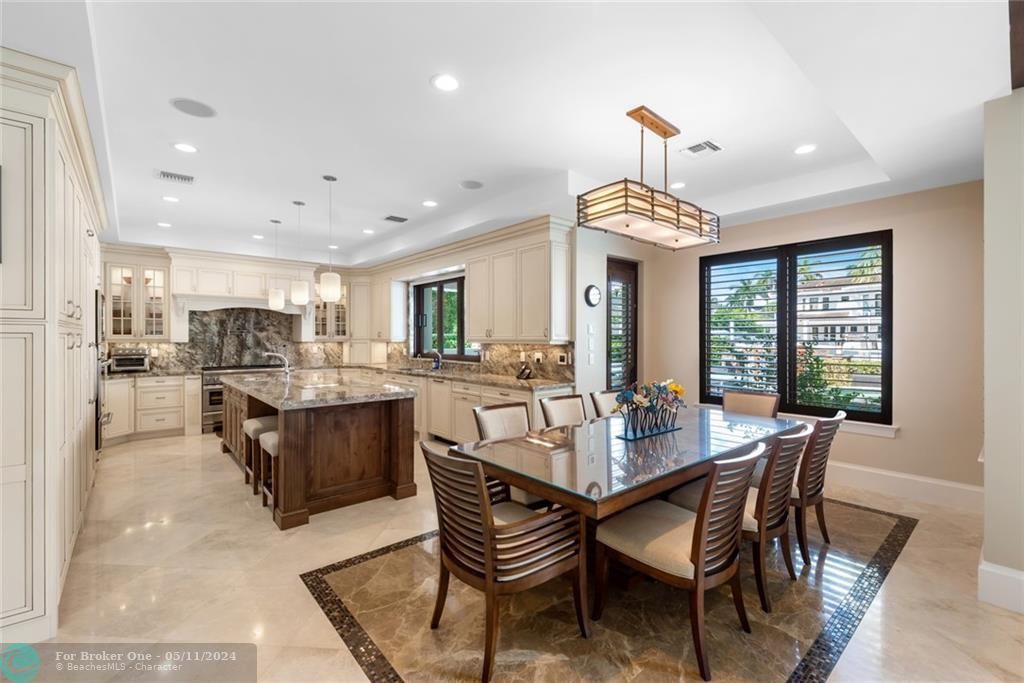 Recently Sold: $12,995,000 (6 beds, 5 baths, 6888 Square Feet)