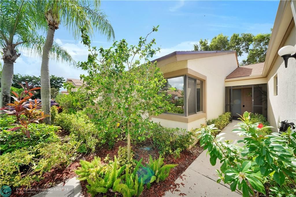 Recently Sold: $310,000 (2 beds, 2 baths, 1310 Square Feet)
