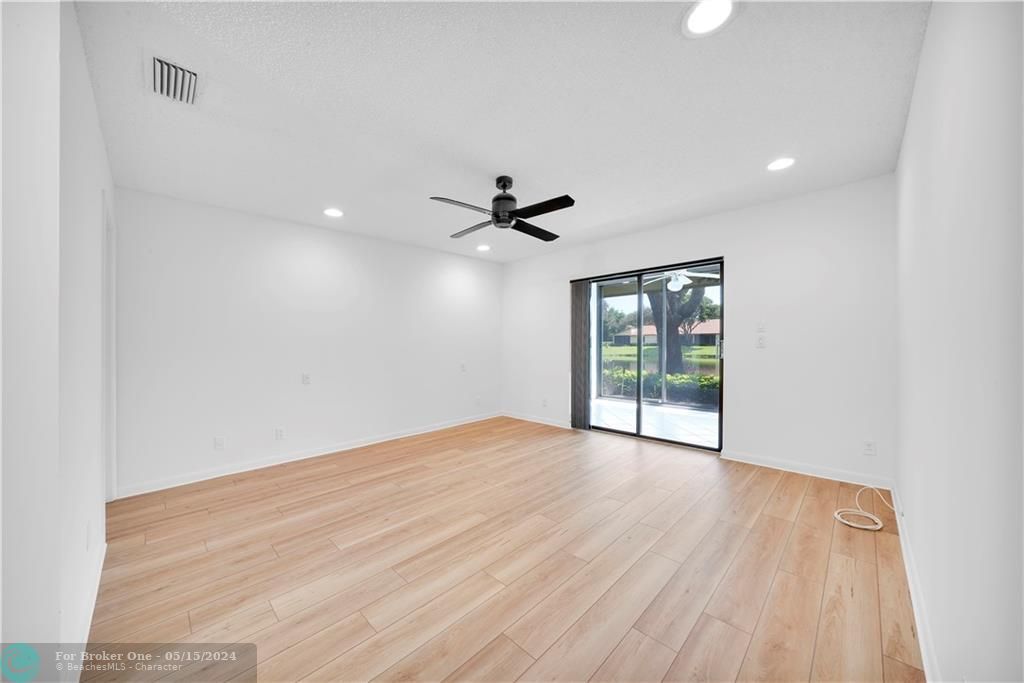Recently Sold: $310,000 (2 beds, 2 baths, 1310 Square Feet)