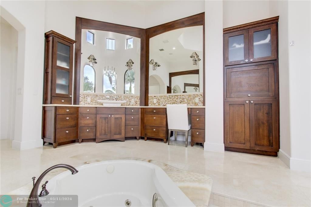待售: $5,960,000 (5 贝兹, 5 浴室, 10648 平方英尺)