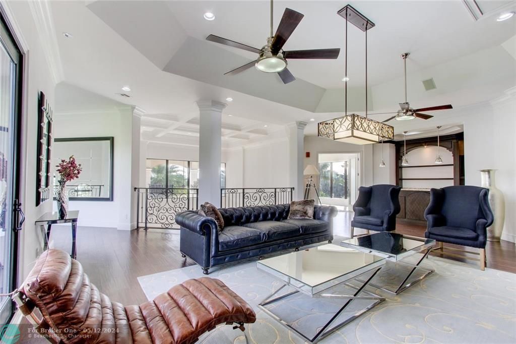 For Sale: $5,960,000 (5 beds, 5 baths, 10648 Square Feet)