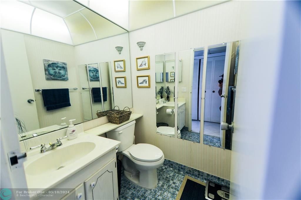 待售: $134,000 (1 贝兹, 2 浴室, 726 平方英尺)