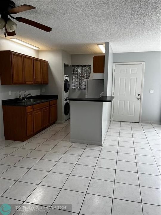 Recently Sold: $222,000 (2 beds, 2 baths, 887 Square Feet)
