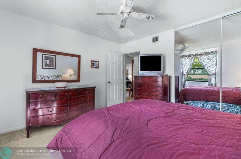 Vendido Recientemente: $280,000 (2 camas, 2 baños, 1385 Pies cuadrados)