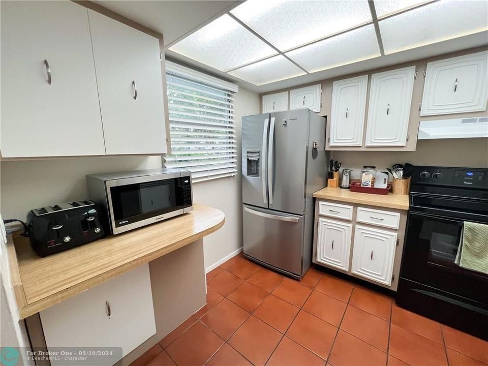 Recently Sold: $210,000 (2 beds, 2 baths, 975 Square Feet)