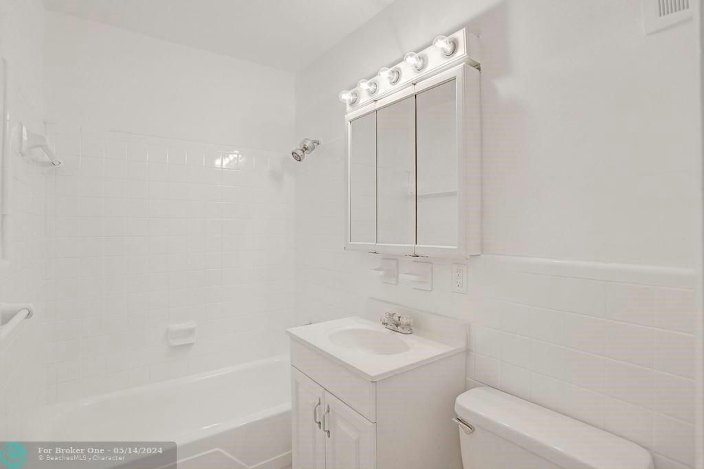 最近租的: $2,450 (2 贝兹, 1 浴室, 760 平方英尺)