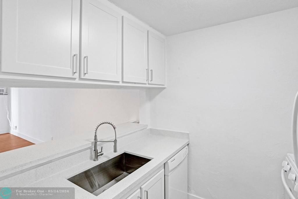Recently Rented: $2,450 (2 beds, 1 baths, 760 Square Feet)