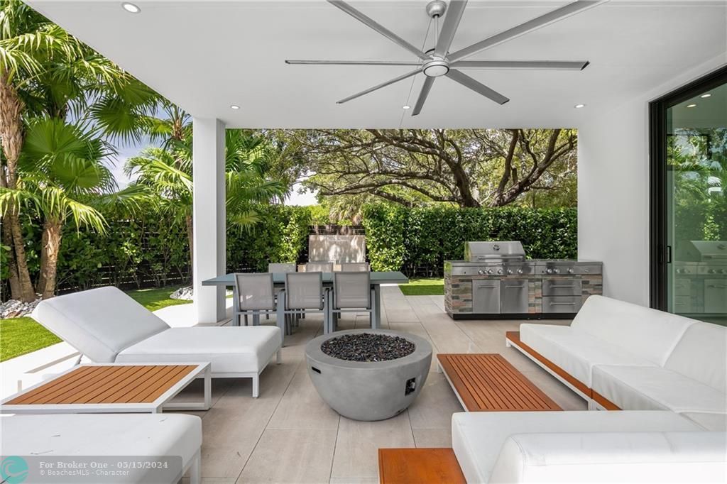 Recently Sold: $3,349,000 (4 beds, 4 baths, 3606 Square Feet)