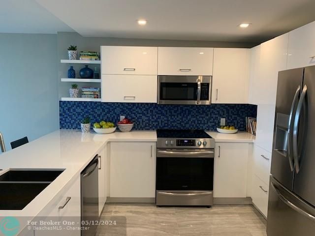 Recently Sold: $360,000 (1 beds, 1 baths, 935 Square Feet)