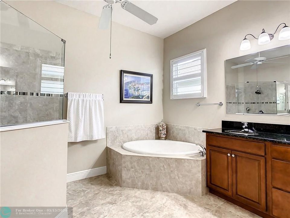 最近售出: $655,900 (3 贝兹, 2 浴室, 2408 平方英尺)