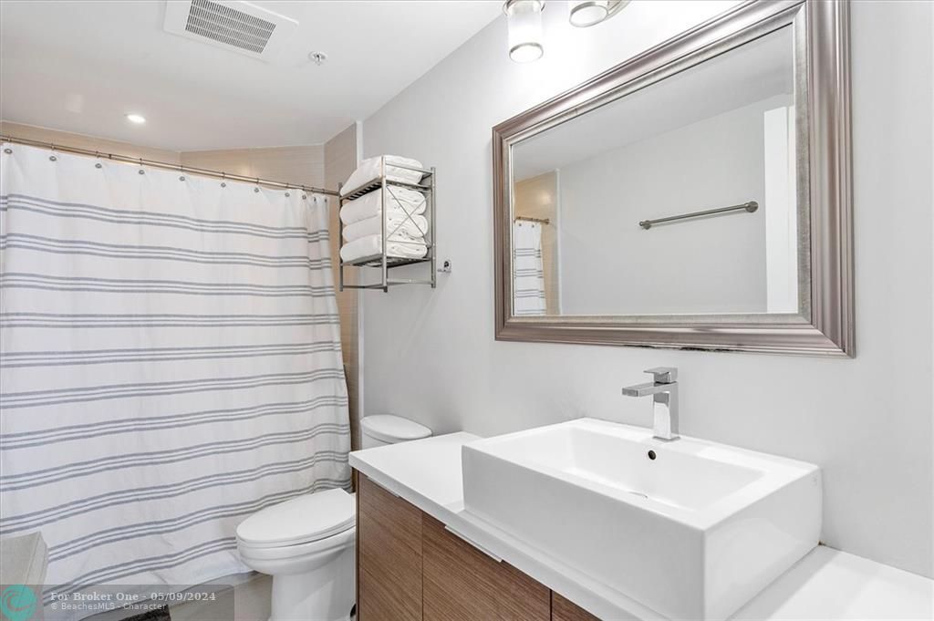 For Sale: $550,000 (2 beds, 2 baths, 1023 Square Feet)