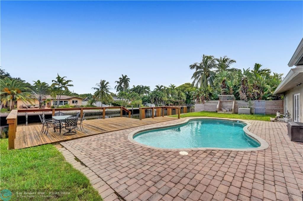 Recently Sold: $1,295,000 (3 beds, 2 baths, 2036 Square Feet)