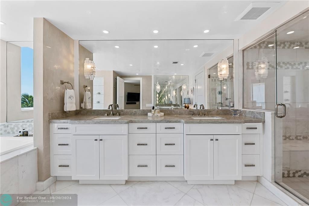 Recently Sold: $3,350,000 (3 beds, 3 baths, 4003 Square Feet)