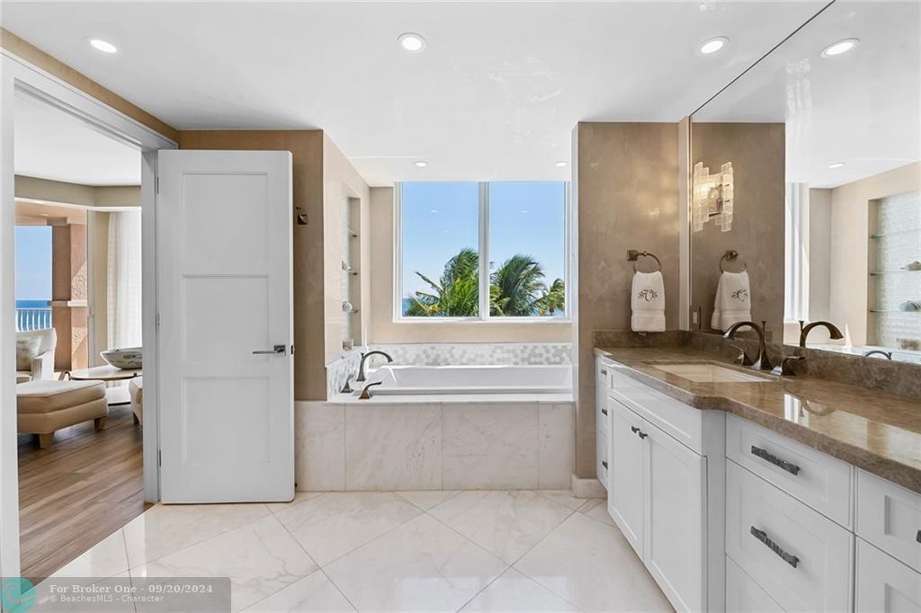 Recently Sold: $3,350,000 (3 beds, 3 baths, 4003 Square Feet)