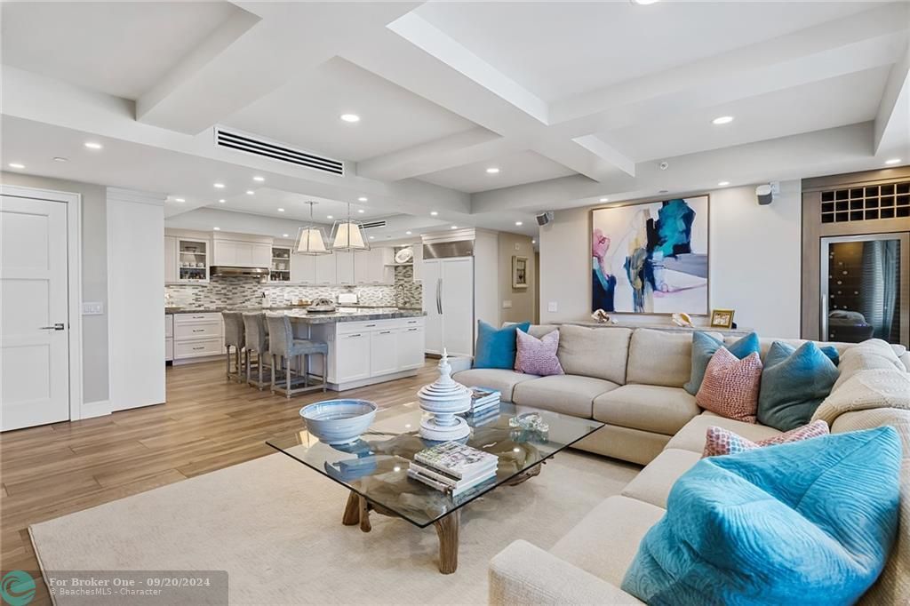 Recently Sold: $3,350,000 (3 beds, 3 baths, 4003 Square Feet)