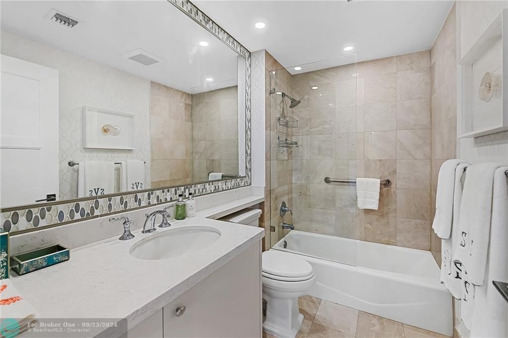 Recently Sold: $3,350,000 (3 beds, 3 baths, 4003 Square Feet)