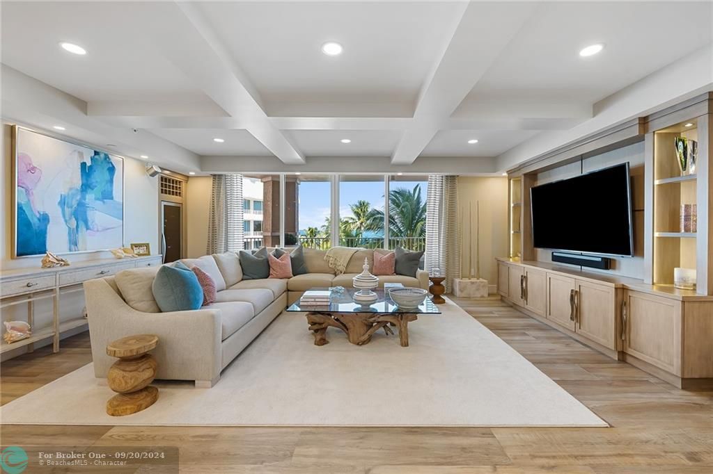 Recently Sold: $3,350,000 (3 beds, 3 baths, 4003 Square Feet)