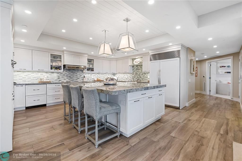 Recently Sold: $3,350,000 (3 beds, 3 baths, 4003 Square Feet)