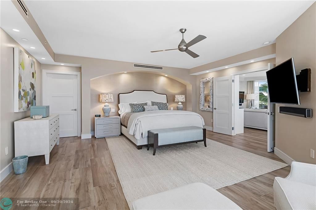 Recently Sold: $3,350,000 (3 beds, 3 baths, 4003 Square Feet)