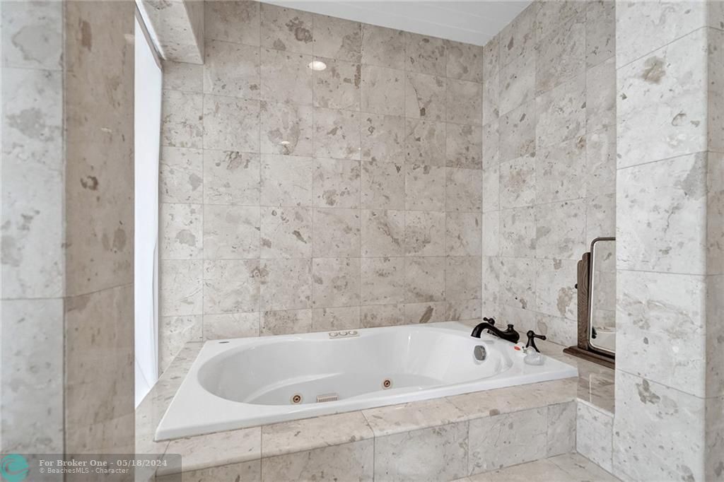 Недавно арендовано: $10,000 (4 спален, 3 ванн, 3293 Квадратных фут)