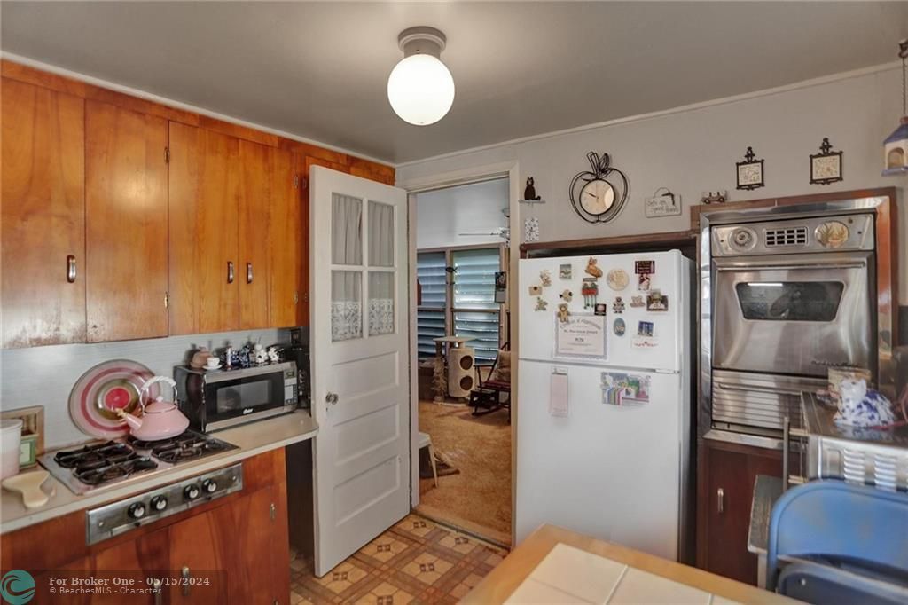 Recently Sold: $275,000 (2 beds, 1 baths, 810 Square Feet)