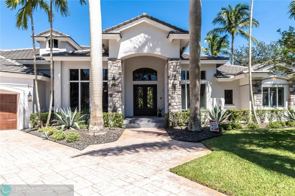 Recently Sold: $2,500,000 (5 beds, 4 baths, 4938 Square Feet)