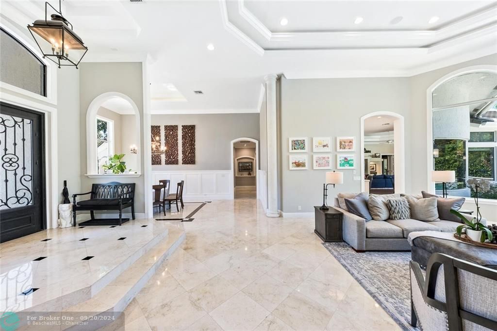 Recently Sold: $2,500,000 (5 beds, 4 baths, 4938 Square Feet)