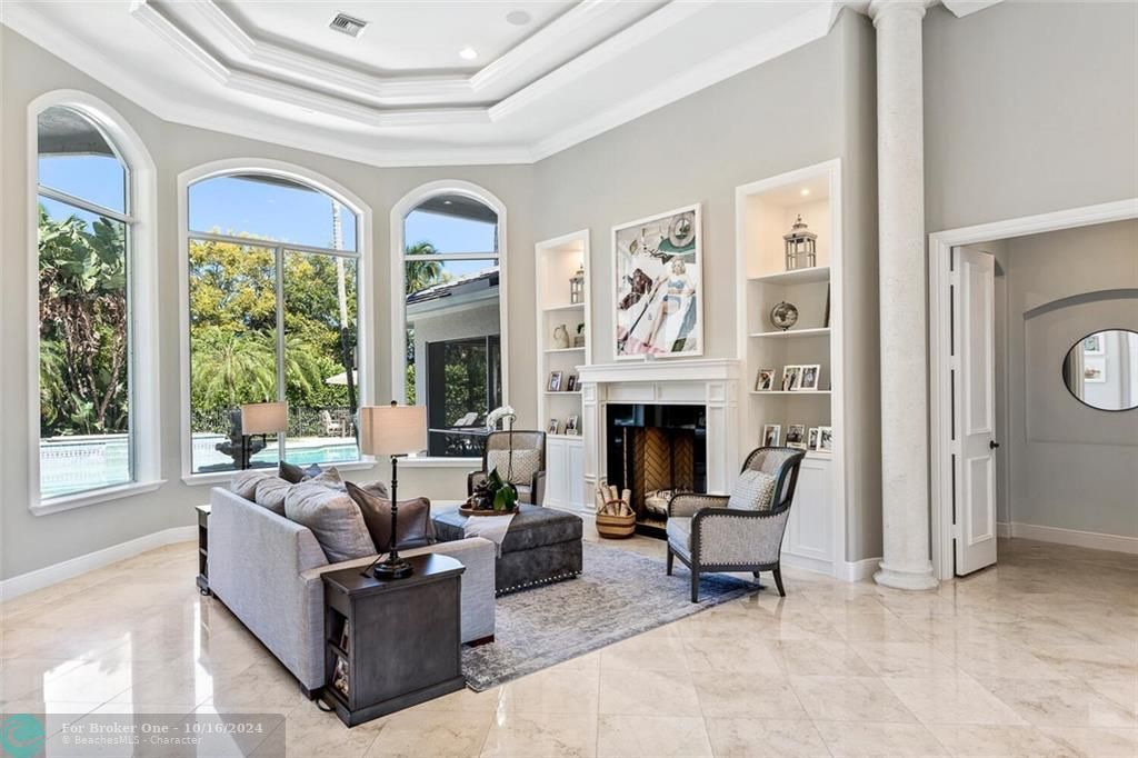 Recently Sold: $2,500,000 (5 beds, 4 baths, 4938 Square Feet)