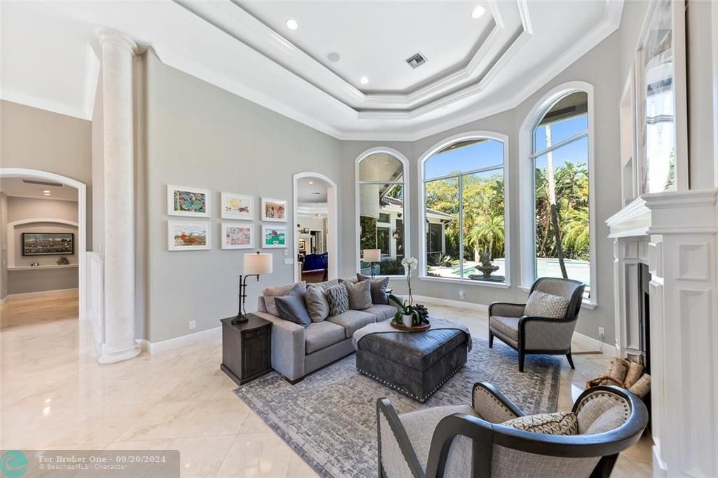 Recently Sold: $2,500,000 (5 beds, 4 baths, 4938 Square Feet)