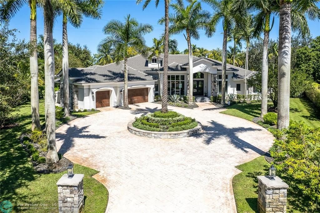 Recently Sold: $2,500,000 (5 beds, 4 baths, 4938 Square Feet)