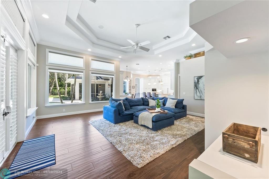 Recently Sold: $2,500,000 (5 beds, 4 baths, 4938 Square Feet)